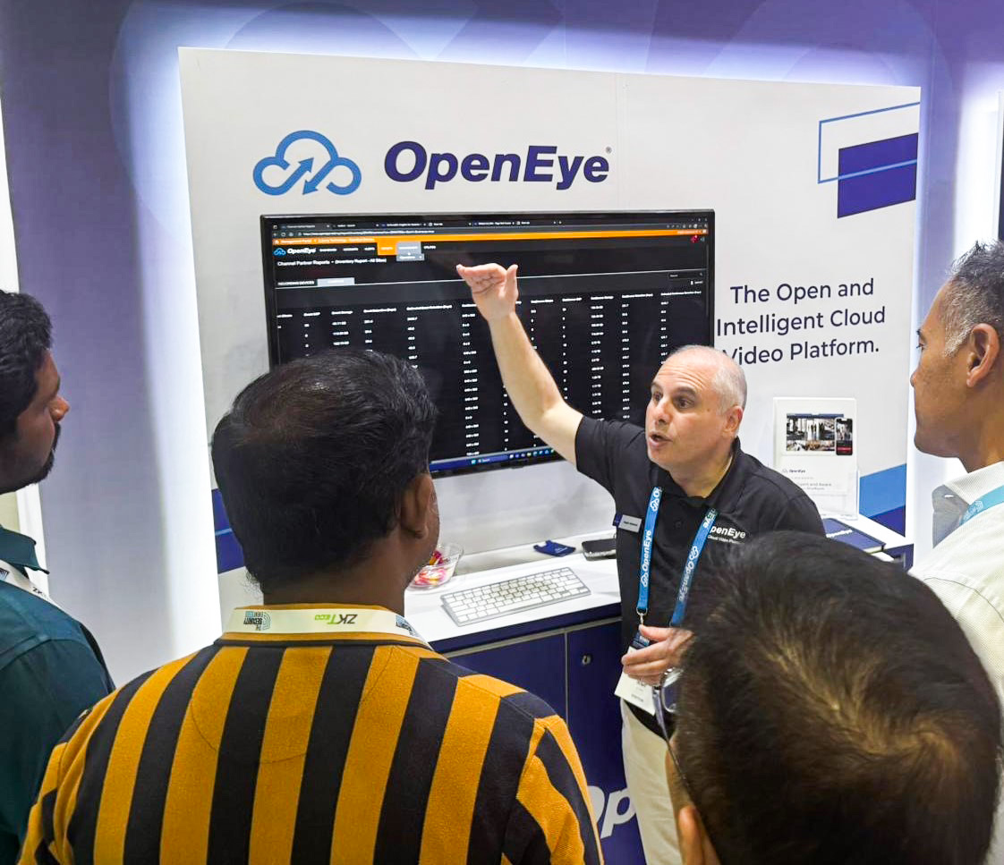 An OpenEye employee demonstrates OpenEye Web Services (OWS) to four individuals.